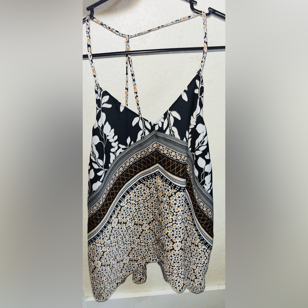 Beautiful medium tank top perfect for summer!